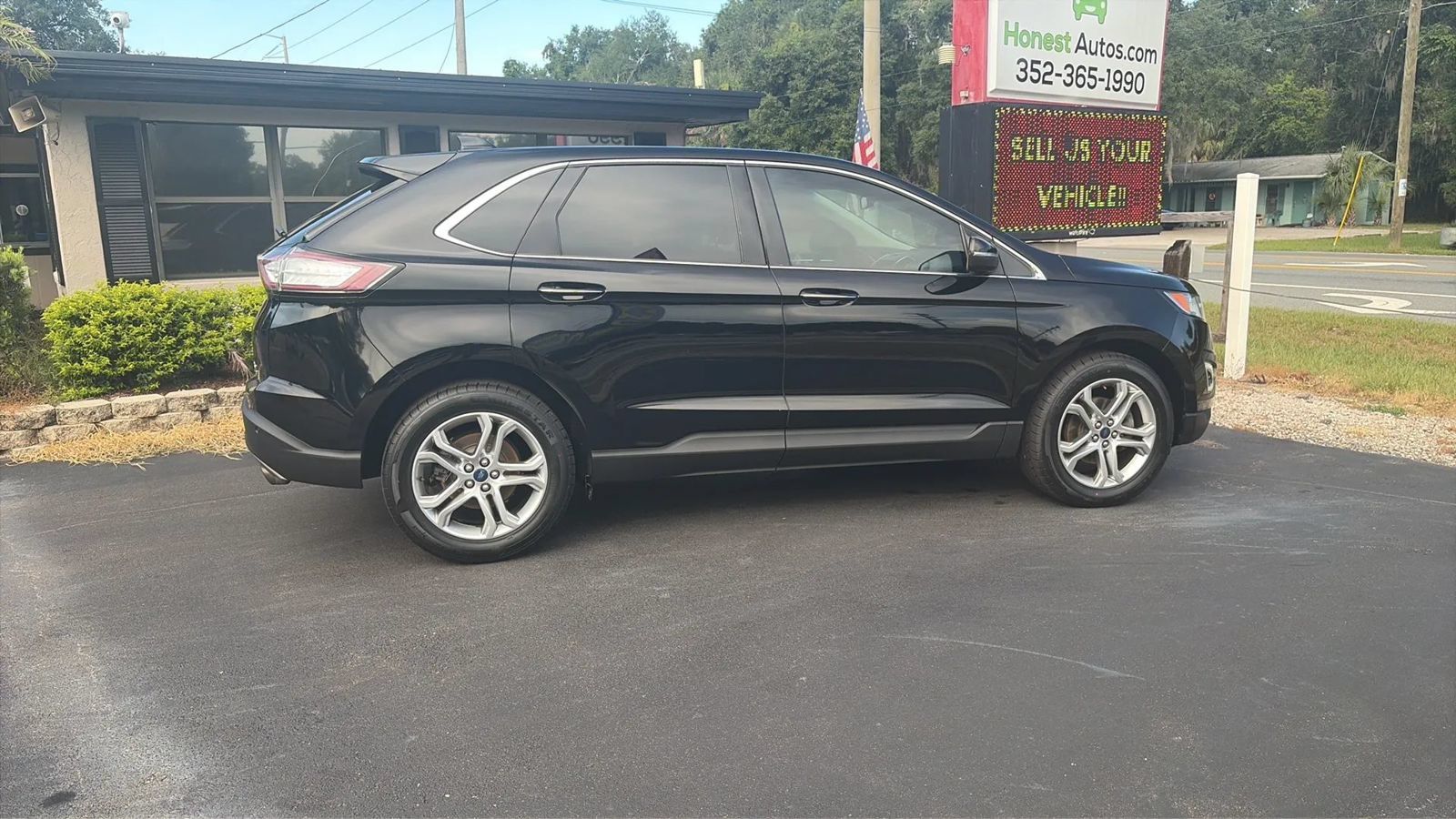 Used 2018 Ford Edge Titanium w/ Equipment Group 301A FWD image 8