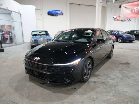 Used 2025 Hyundai Elantra SEL image 4