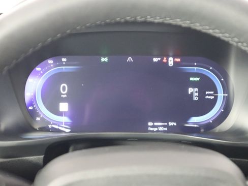 Used 2024 Volvo C40 Recharge Core image 18