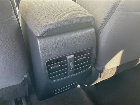 Used 2022 Toyota Corolla Cross LE image 39