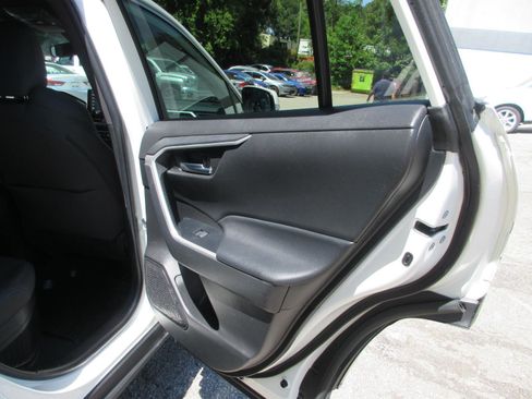 Used 2022 Toyota RAV4 SE w/ SE Grade Weather Package AWD/4WD image 16