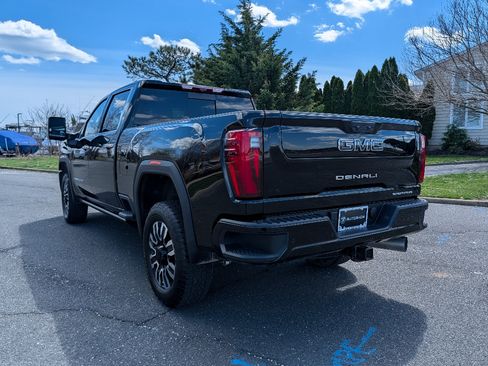 Used 2024 GMC Sierra 2500 Denali Ultimate w/ Max Trailering Package AWD/4WD image 8