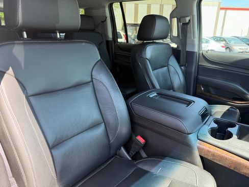 Used 2019 Chevrolet Suburban 3500 LT AWD/4WD image 43