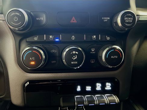 Used 2022 RAM 1500 Laramie w/ Sport Appearance Package image 11