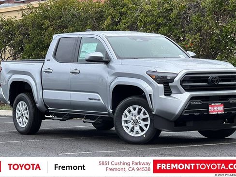 Certified 2025 Toyota Tacoma SR5 AWD/4WD image 2