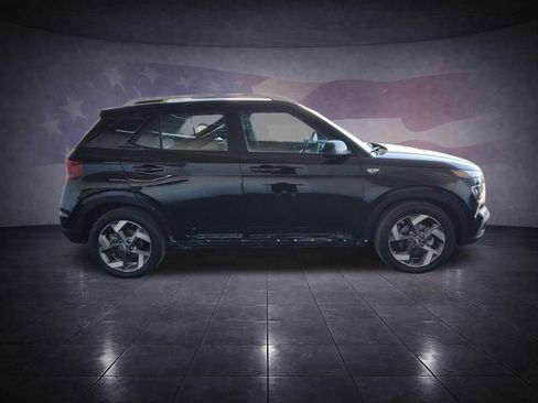 Used 2025 Hyundai Venue SEL FWD image 6