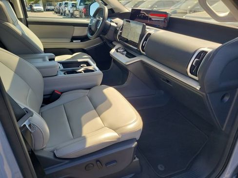 Used 2025 Ford Expedition Active AWD/4WD image 17
