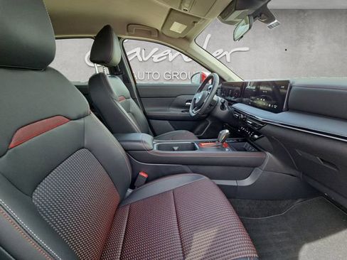 Used 2025 Nissan Kicks SR AWD/4WD image 24