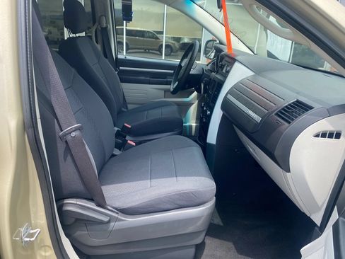 Used 2010 Dodge Grand Caravan SE w/ Climate Group FWD image 19