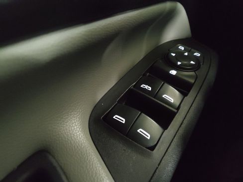 Used 2019 Chevrolet Equinox LS w/ LPO, Chrome Package image 27