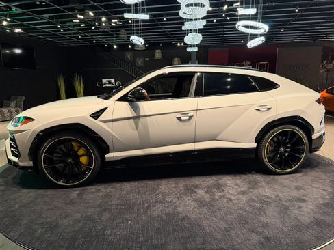 Used 2019 Lamborghini Urus AWD/4WD image 17