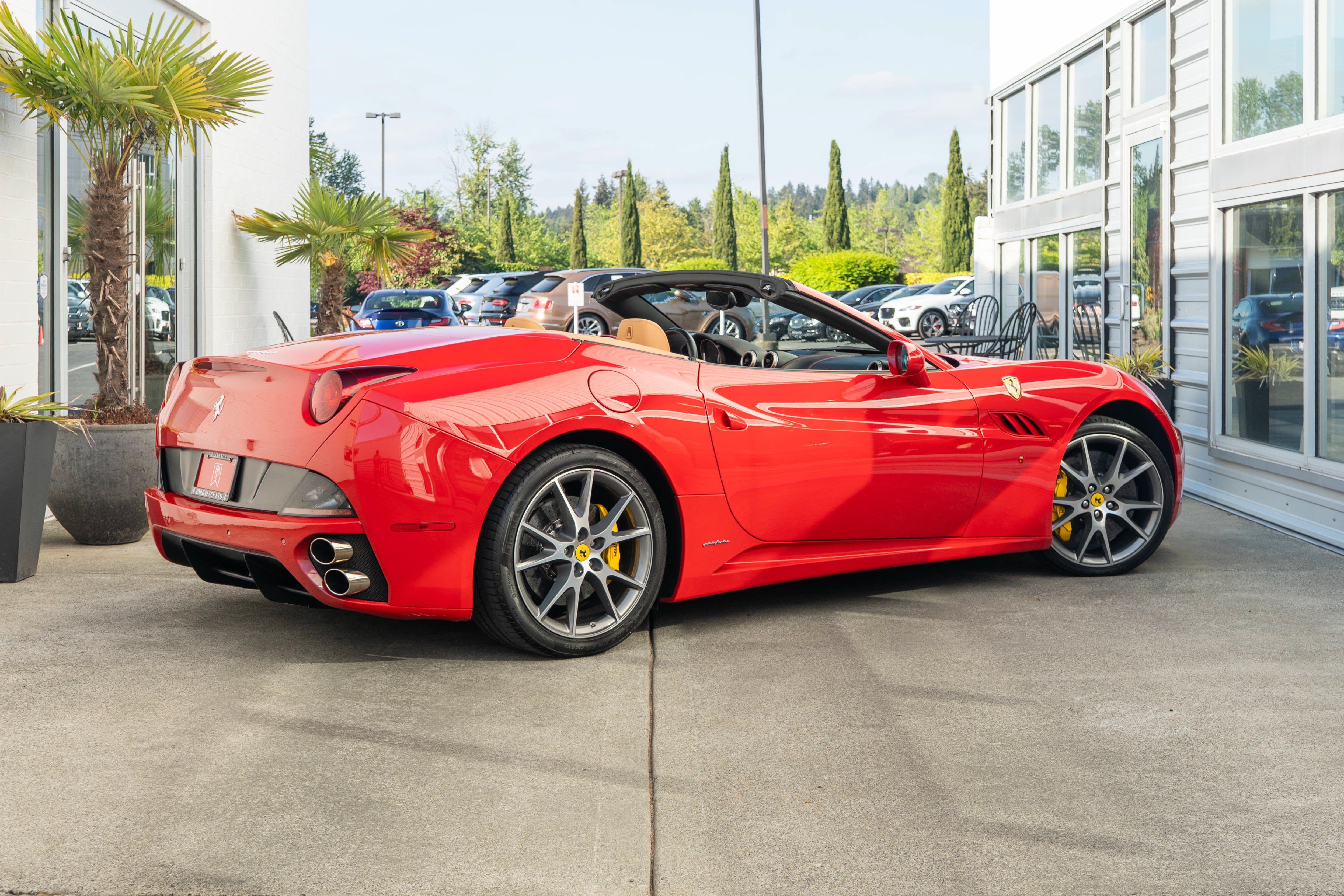 Used 2010 Ferrari California RWD image 7