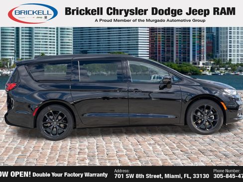 New 2026 Chrysler Pacifica Limited FWD image 4