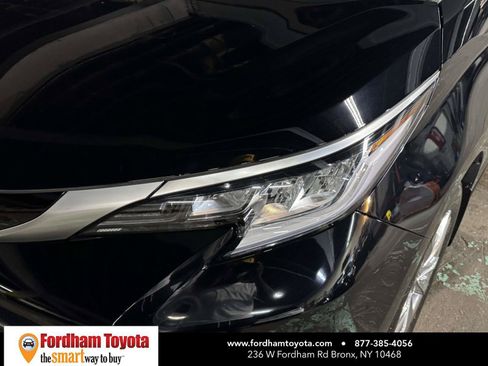 Used 2026 Toyota Sienna Limited AWD/4WD image 8