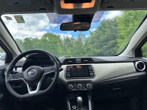 Used 2020 Nissan Versa SV FWD image 11