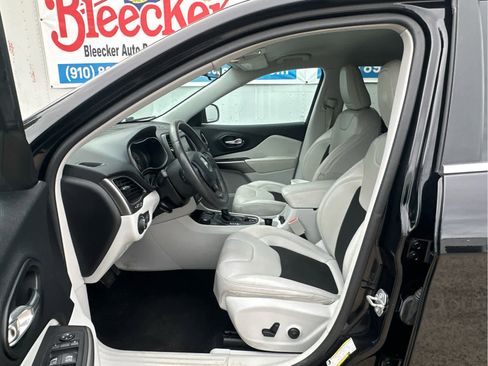 Used 2020 Jeep Cherokee Latitude Plus image 23