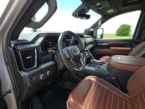 Used 2024 GMC Sierra 2500 Denali Ultimate AWD/4WD image 16