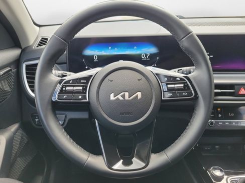 Used 2024 Kia Seltos EX image 12