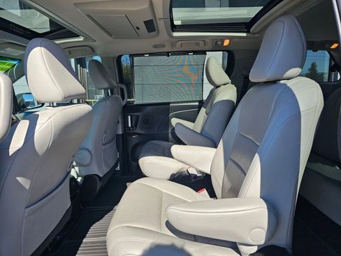 Used 2017 Toyota Sienna Limited Premium AWD/4WD image 18