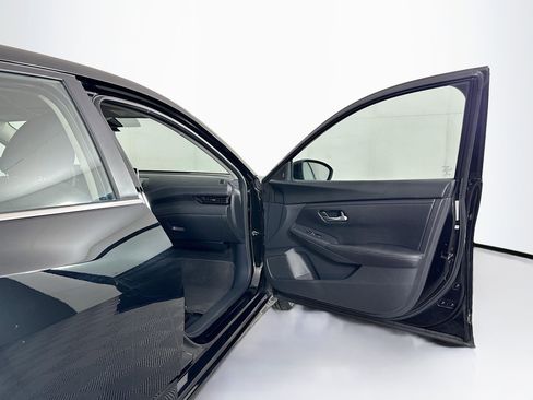 Used 2025 Nissan Sentra SV FWD image 30