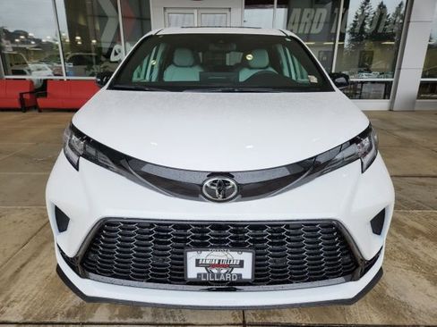 New 2026 Toyota Sienna XSE image 5