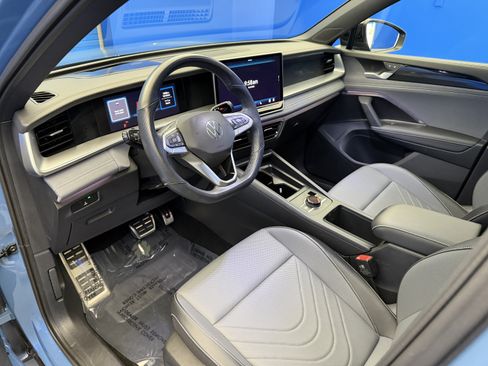 Certified 2025 Volkswagen Tiguan SE R-Line AWD/4WD image 11