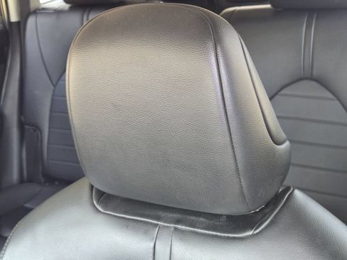 Used 2023 Toyota Highlander XLE FWD image 16