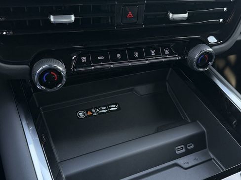 New 2026 Chevrolet Suburban Premier RWD image 18