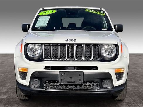 Used 2023 Jeep Renegade Latitude image 3