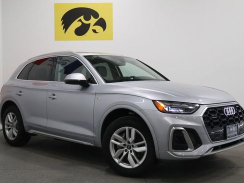 Used 2023 Audi Q5 2.0T Premium w/ Convenience Package AWD/4WD image 2