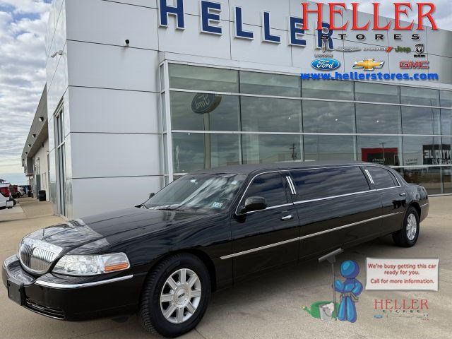 Used 2007 Lincoln Town Car Executive RWD image 1
