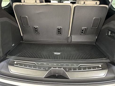 Used 2021 Cadillac Escalade Sport w/ LPO, ONYX Package AWD/4WD image 27
