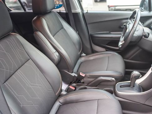 Certified 2022 Chevrolet Trax LT w/ LT Convenience Package image 32