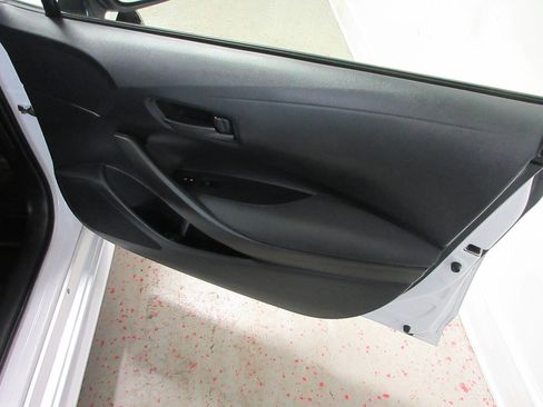 Used 2022 Toyota Corolla LE image 29