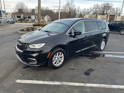 Used 2024 Chrysler Pacifica Touring-L