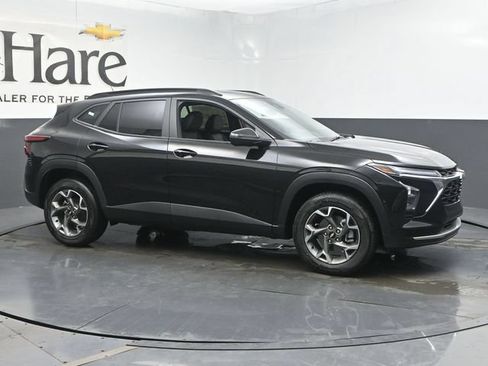 New 2026 Chevrolet Trax LT w/ Sunroof Package FWD image 1