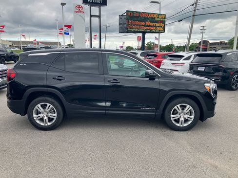 Used 2024 GMC Terrain SLE FWD image 8