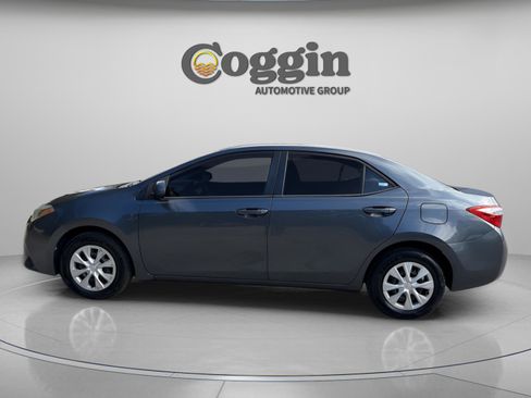 Used 2015 Toyota Corolla L image 2