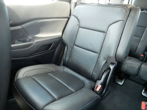 Used 2023 GMC Acadia SLT w/ Elevation Edition AWD/4WD image 12