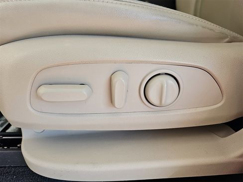 Used 2019 Buick Enclave Essence image 30