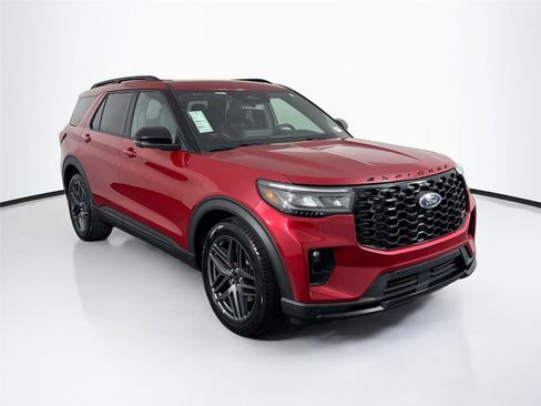 Used 2025 Ford Explorer ST image 10