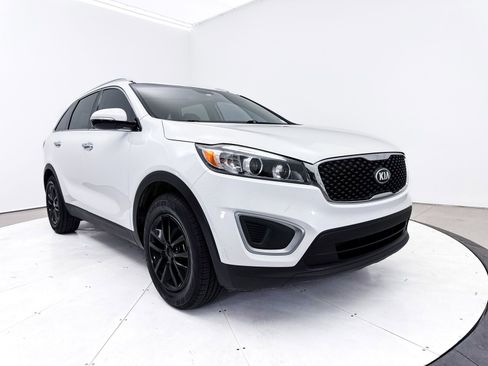 Used 2018 Kia Sorento LX image 12