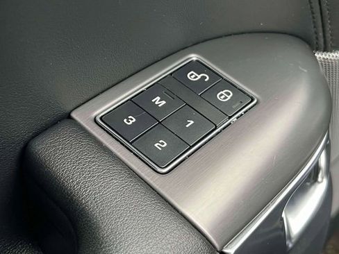 Used 2019 Land Rover Range Rover Sport SE AWD/4WD image 18