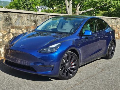 Used 2023 Tesla Model Y Performance AWD/4WD image 2