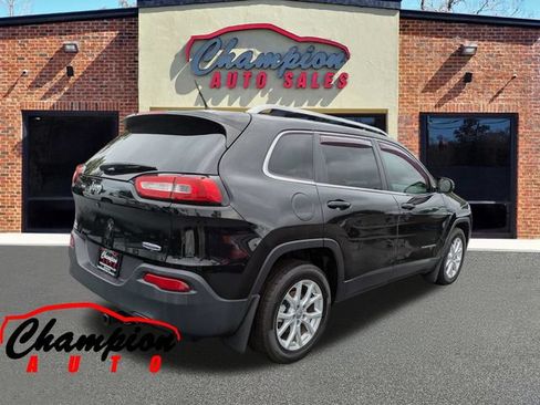 Used 2018 Jeep Cherokee Latitude FWD image 4