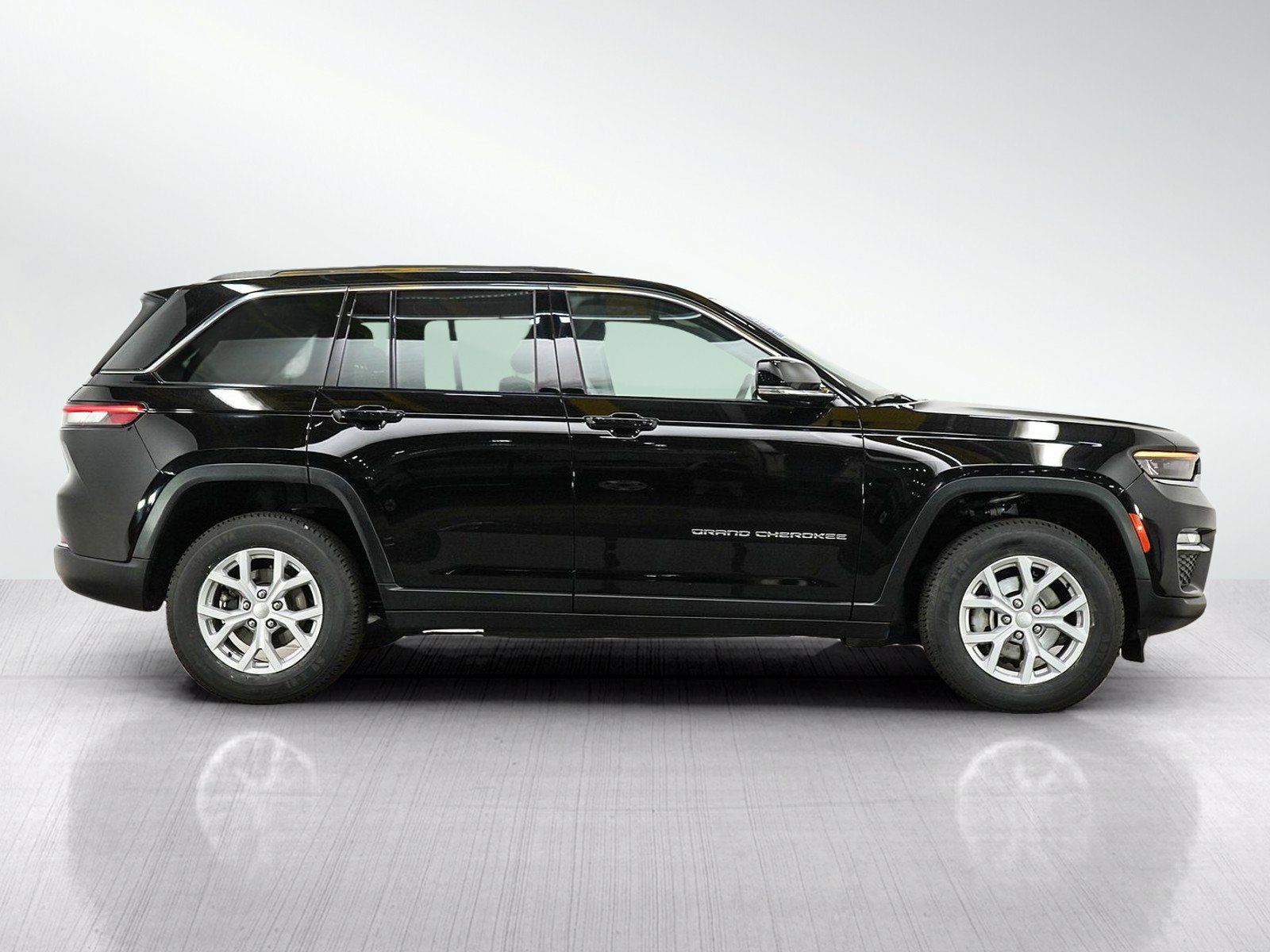 Used 2023 Jeep Grand Cherokee Limited AWD/4WD image 8