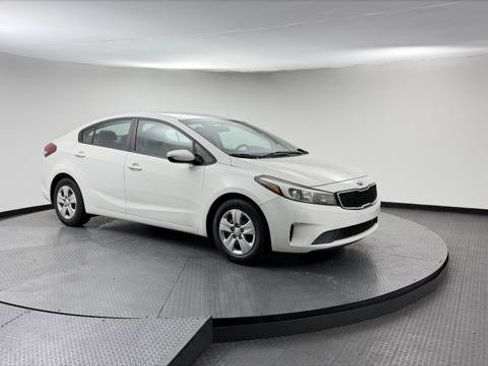 Used 2017 Kia Forte LX FWD image 9