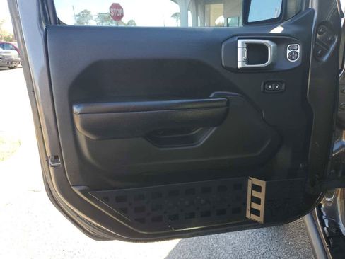 Used 2018 Jeep Wrangler Rubicon w/ Cold Weather Group image 15