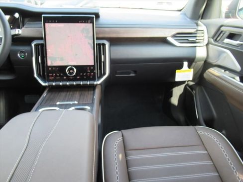 New 2026 GMC Acadia Denali Ultimate FWD image 13