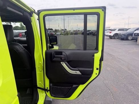 Used 2017 Jeep Wrangler Unlimited Sahara w/ Dual Top Group AWD/4WD image 53